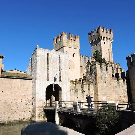 Appartamento Spiaggia Brema Sirmione Exterior foto