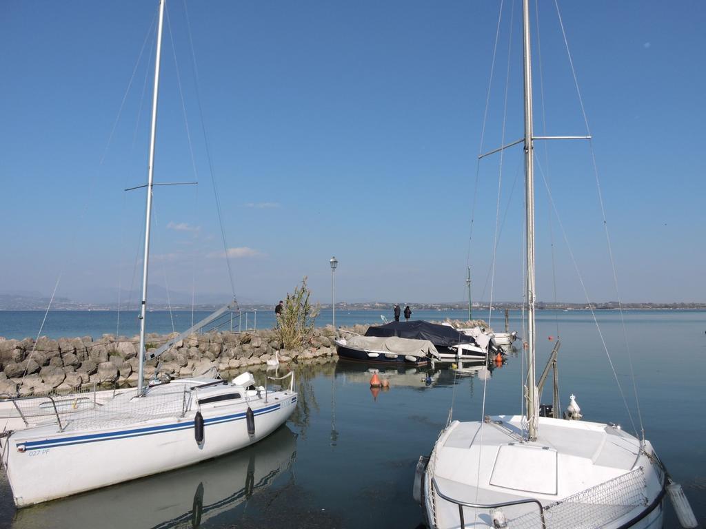 Appartamento Spiaggia Brema Sirmione Exterior foto