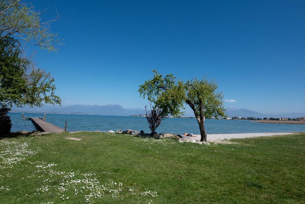 Appartamento Spiaggia Brema Sirmione Exterior foto