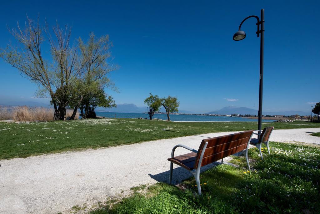 Appartamento Spiaggia Brema Sirmione Exterior foto